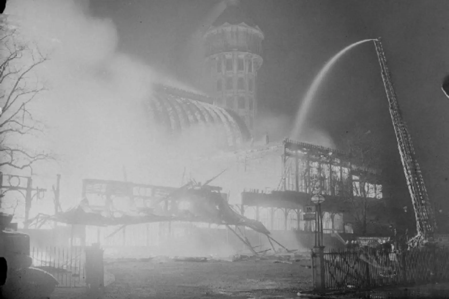 destruction of Crystal Palace London destruction of Crystal Palace London