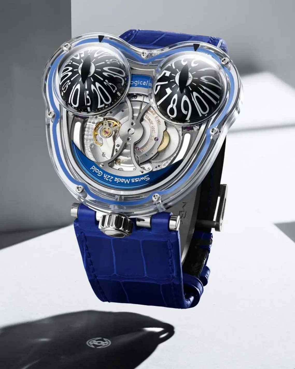 Behind the wooden wall: A dialogue with the independent masters