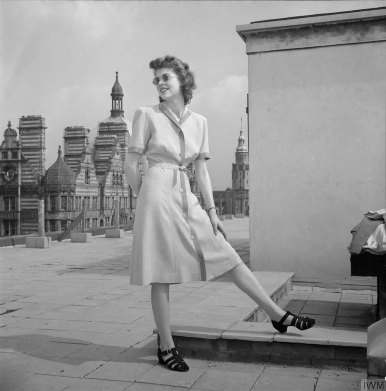 Utility clothing in wartime Britain, 1943 - simple, rationed fashion from Ministry of Information archives