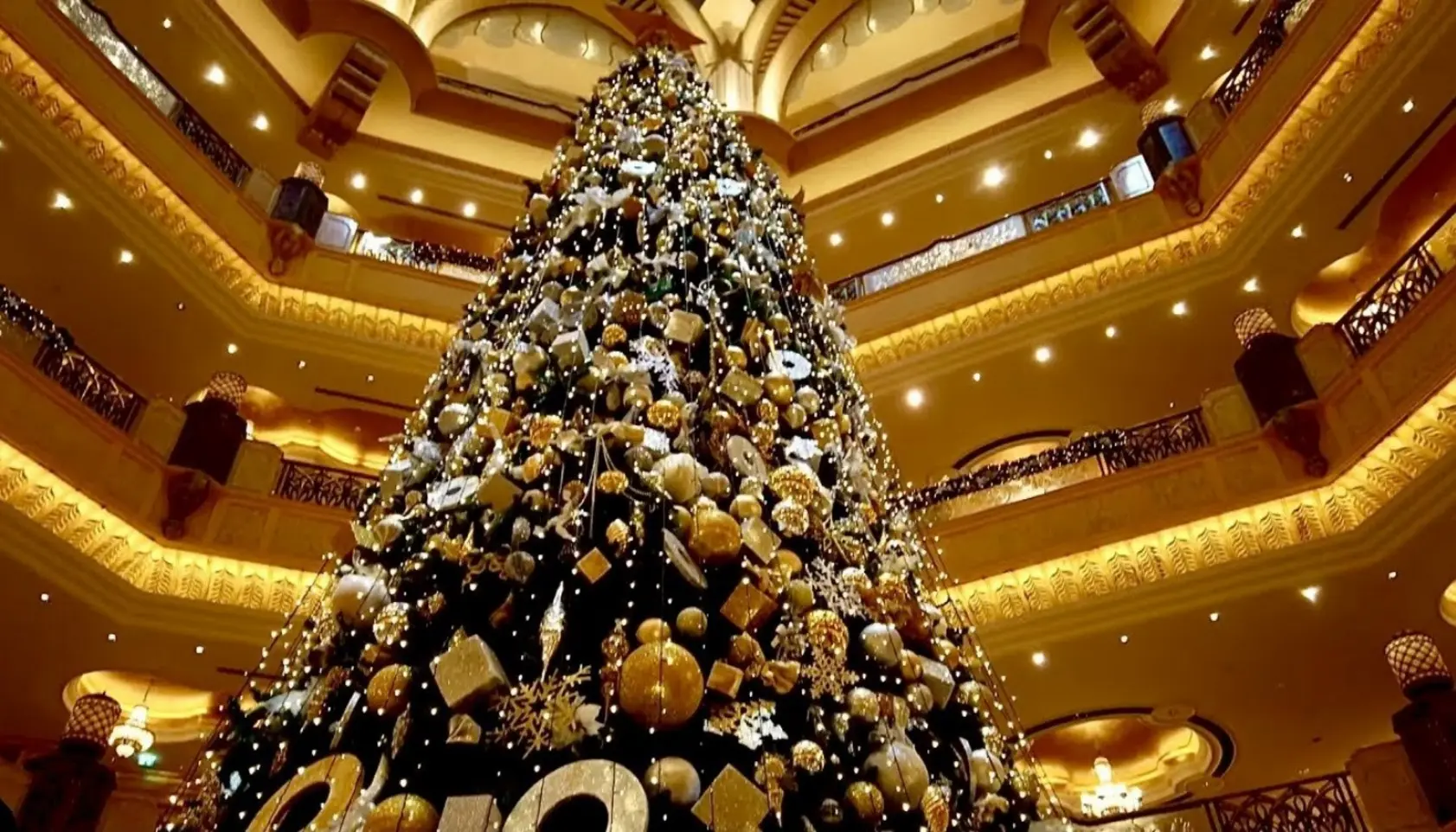 Emirates Palace expensive Christmas tree