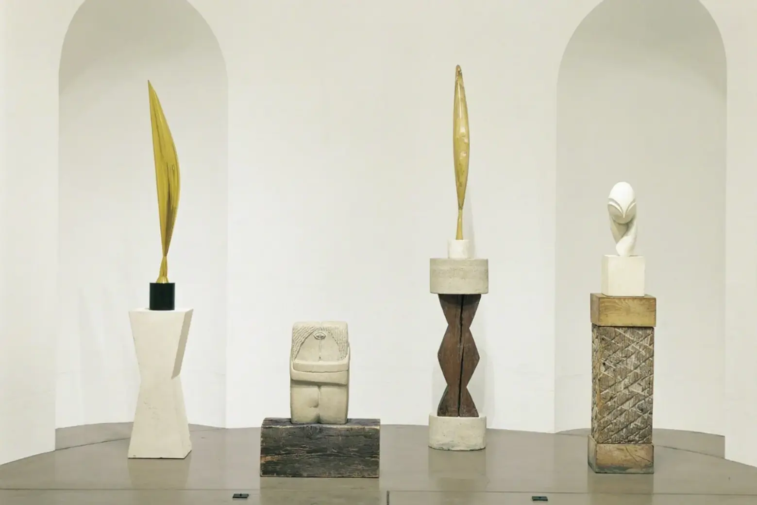 Constantin Brâncuși sculptures: 2 sculptures from the Bird in Space series (1923-40), The Kiss (1907-08), Mademoiselle Pogany (1912-13) Constantin Brâncuși modern works that inspired contemporary art