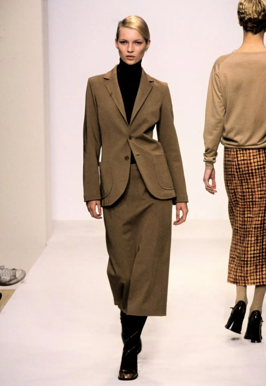 The Turbulent 1990s: When Fashion in the 1990s Rebelled Against Itself