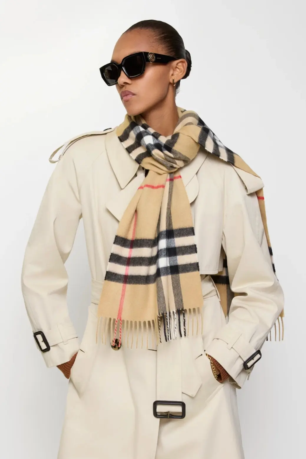 The 18-Hand Craftsmanship: What Makes a Burberry Cashmere Scarf Truly Luxurious