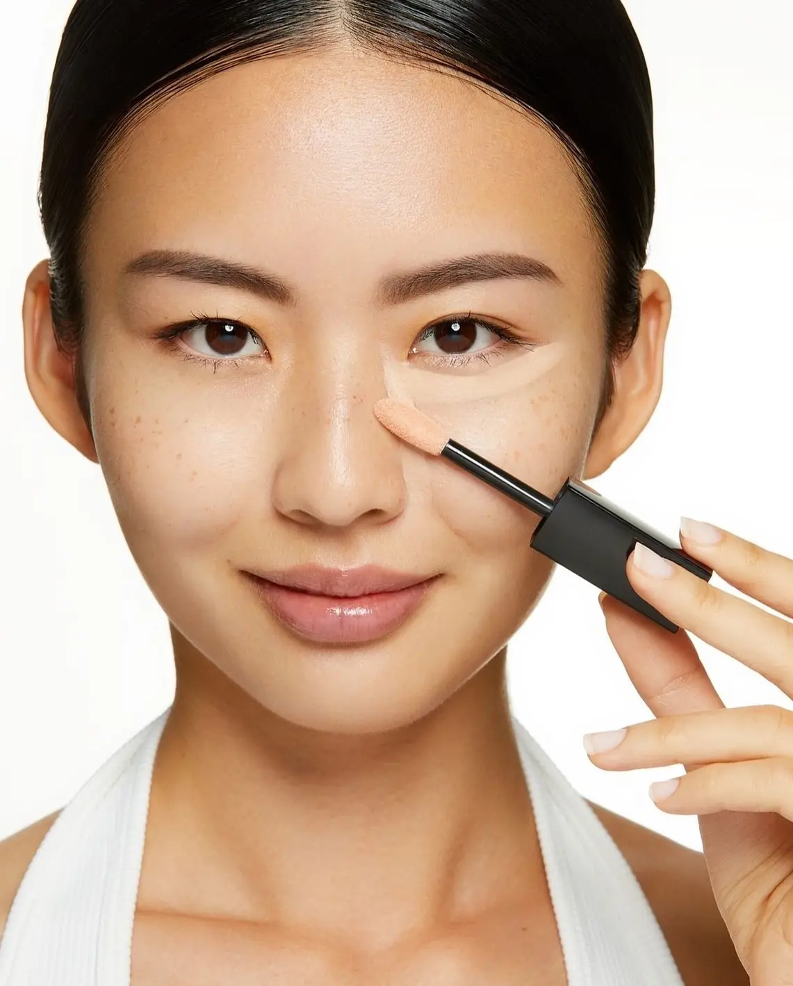 Mixture of concealer on eyes Uses of Concealer: Mixture of concealer on eyes