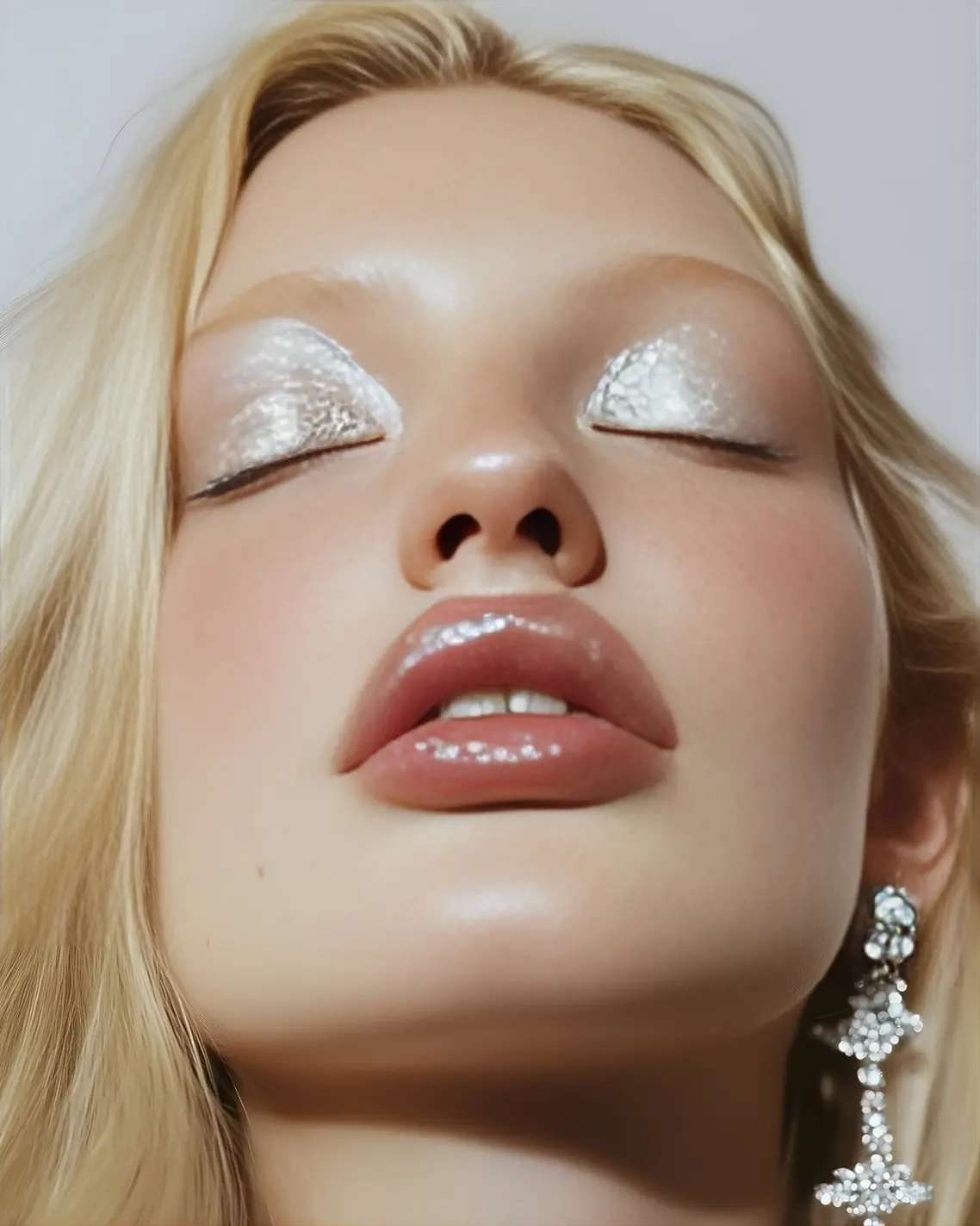 Hollywood Beauty: Eyes That Sparkle Like Fireworks