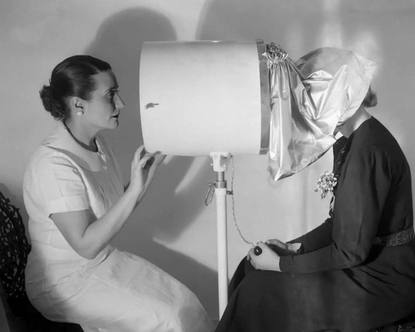 The machine helps assess imperfections on a person's face Helena Rubinstein beauty salon: The machine helps assess imperfections on a person's face