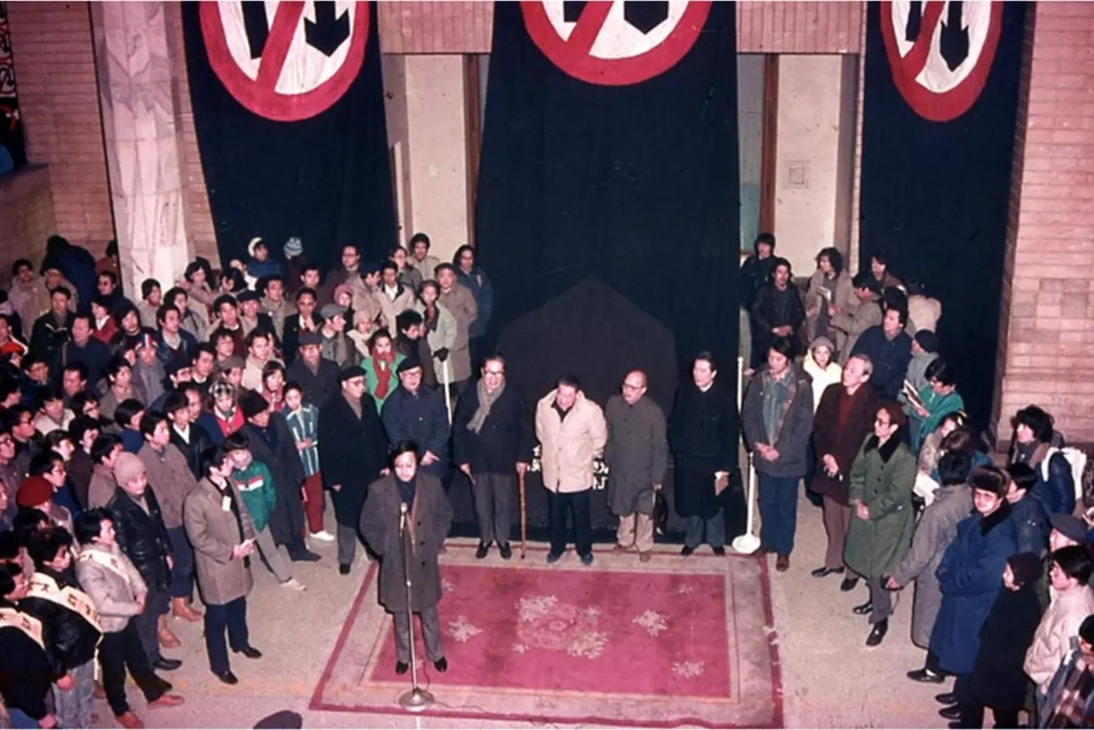 Gao Minglu delivering the speech at the opening ceremony of the China Avant/Garde Exhibition China/Avant-Garde Exhibition