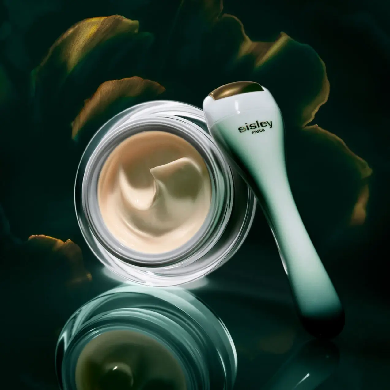 Sisleya L'Intégral Eye & Lip Contour Cream Luxury eye cream