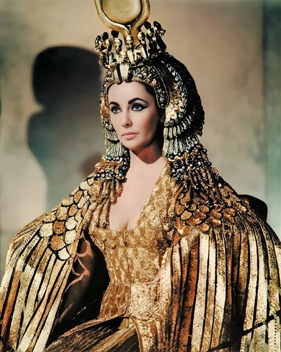 Elizabeth Taylor in Cleopatra 1963 Egyptian Style23