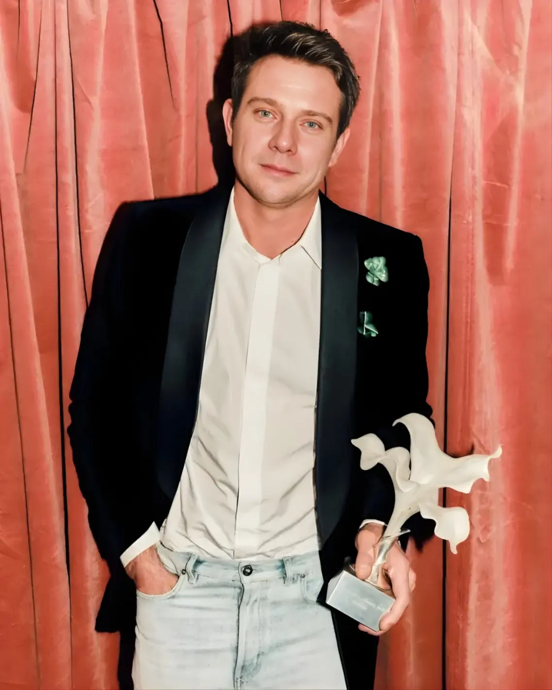 Jonathan Anderson holding the Designer of the Year at The Fashion Award 2025