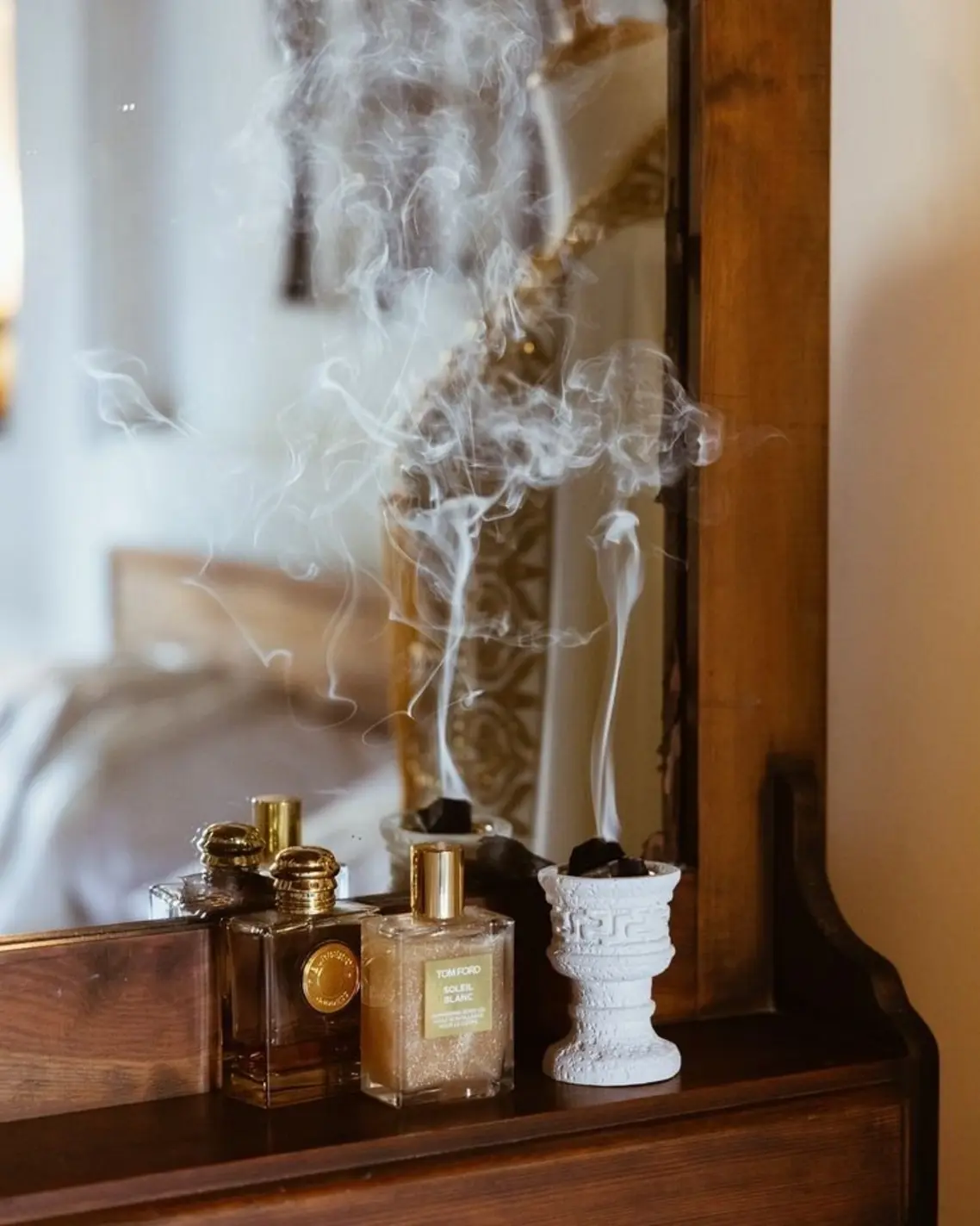 The Bakhoor Ritual and the Scents That Flatter the Skin The Bakhoor Ritual and the Scents That Flatter the Skin