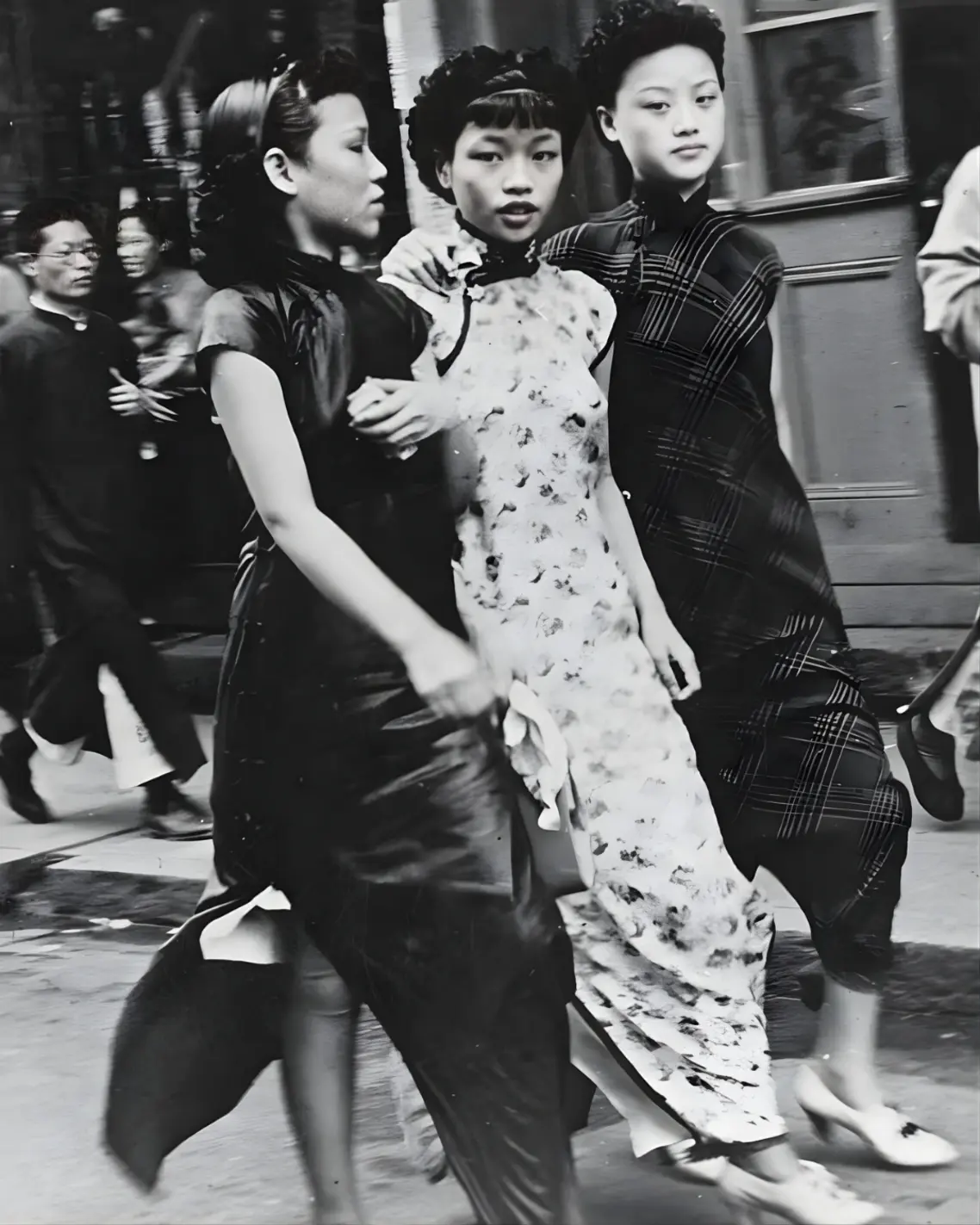 Women wearing cheongsam in Shanghai, China 1930s Qipao b