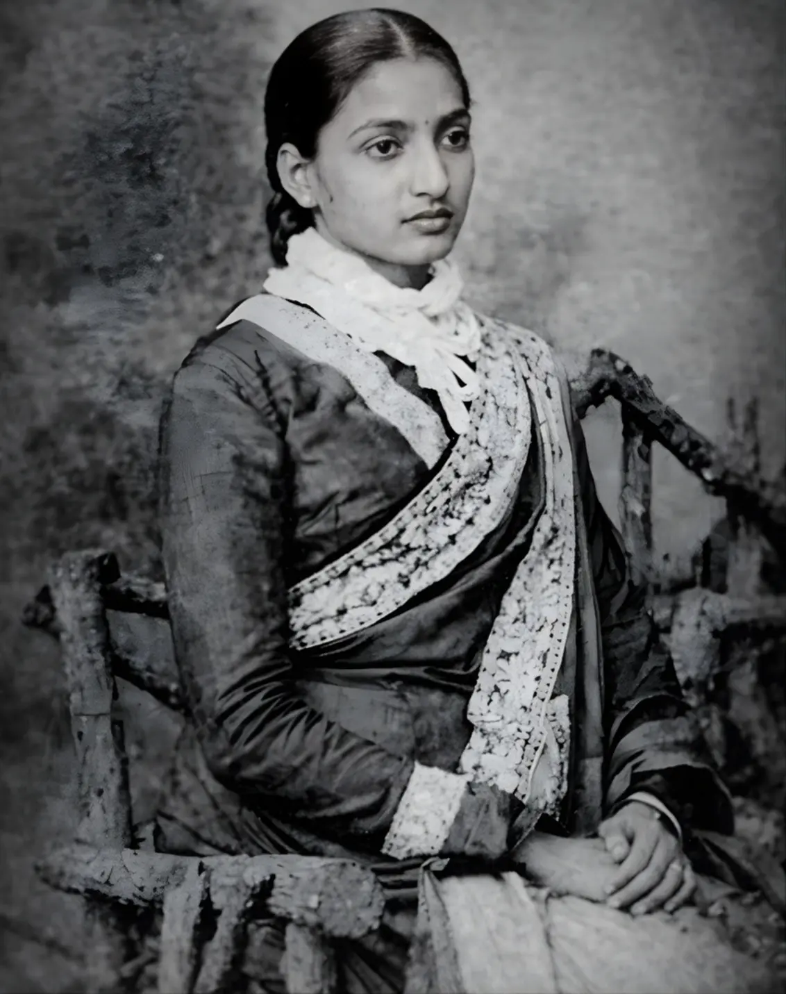 How the Saree Ensemble Carried History on Its Back 2