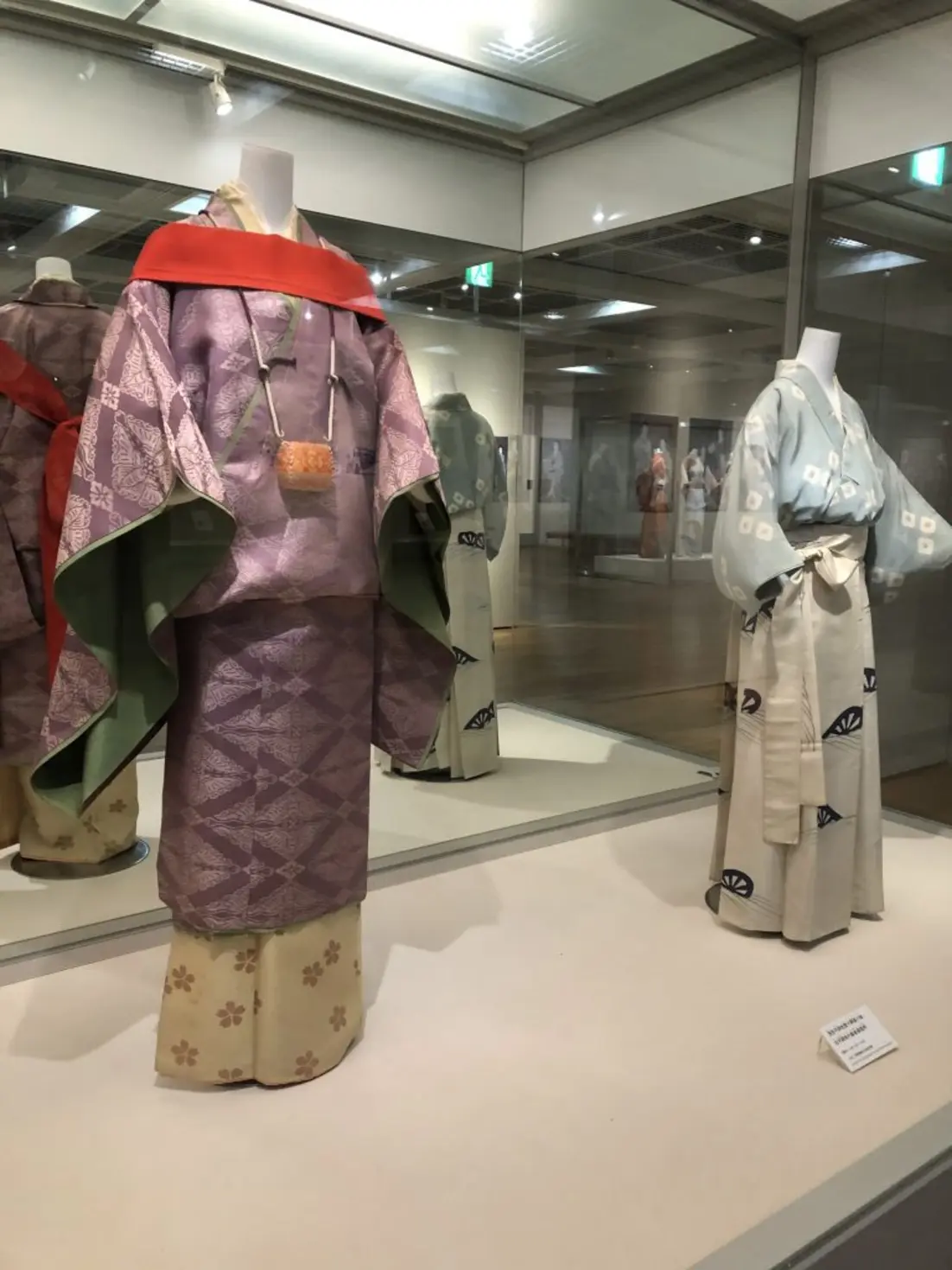 Heian: The Body as a Sacred, Still Palace The Kimono’s Hypnotic History 4
