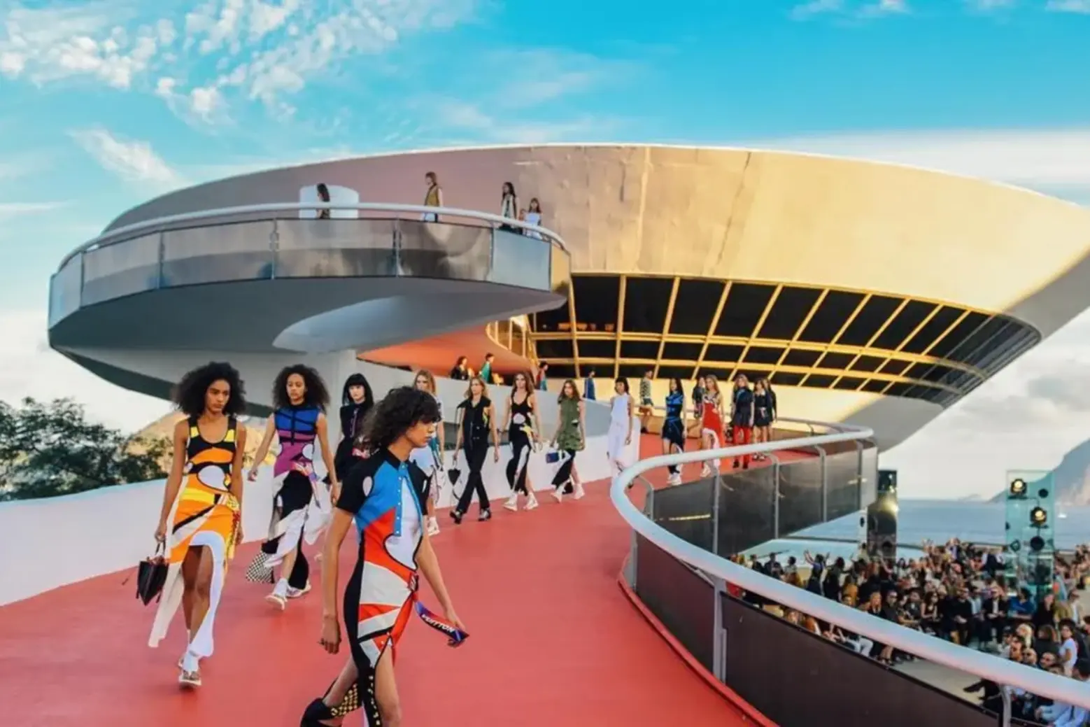 Louis Vuitton Cruise 2017 Show Oscar Niemeyer