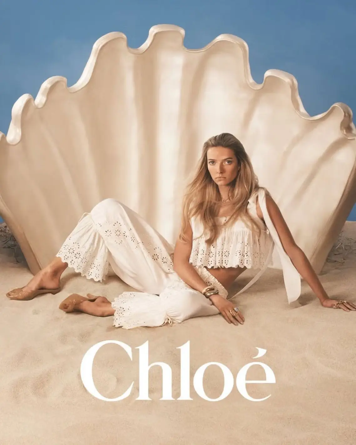 Apple Martin Chloé À La Plage Debuts