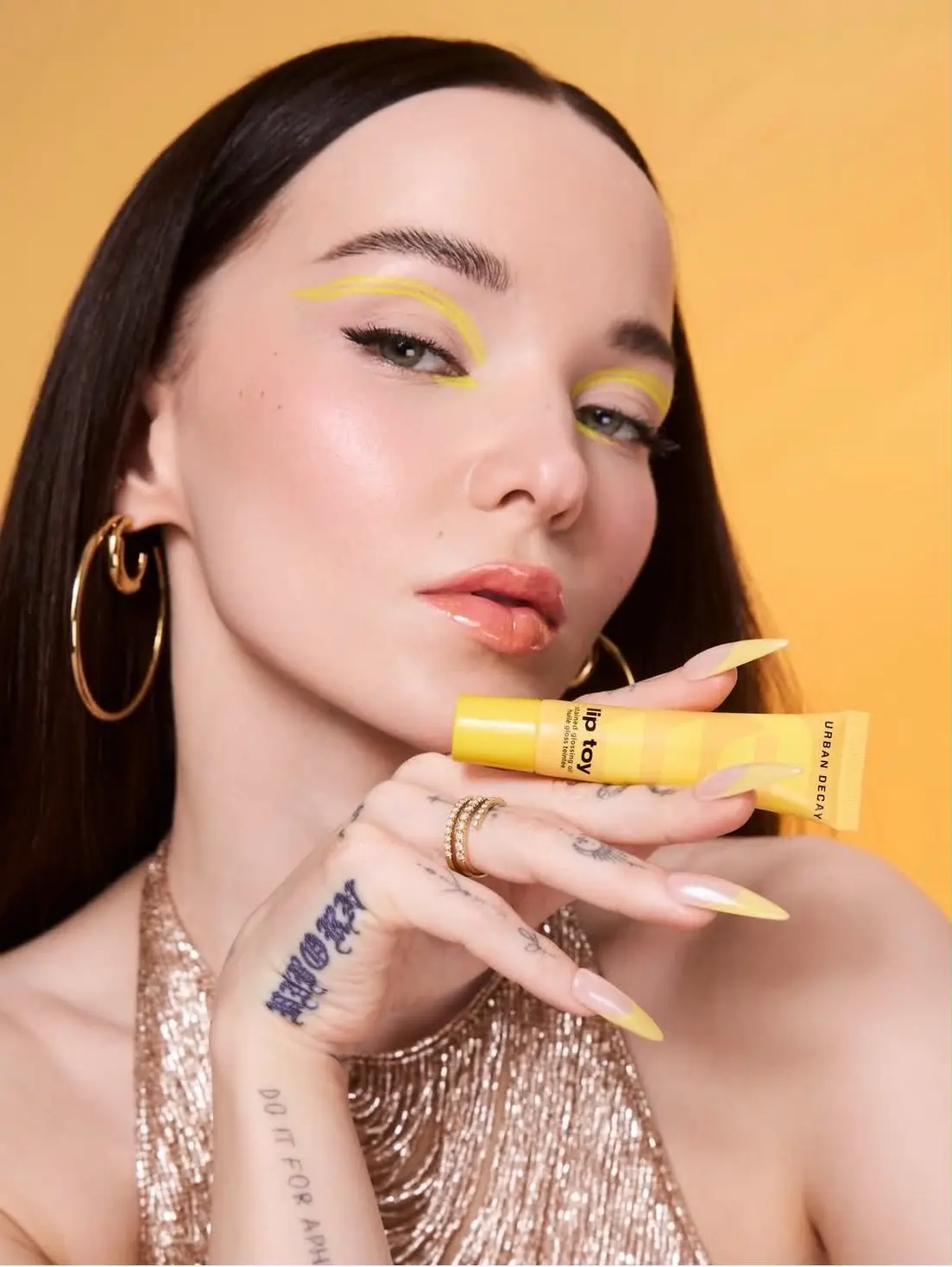Dove Cameron wears Lip Toy Dove Cameron wears Lip Toy