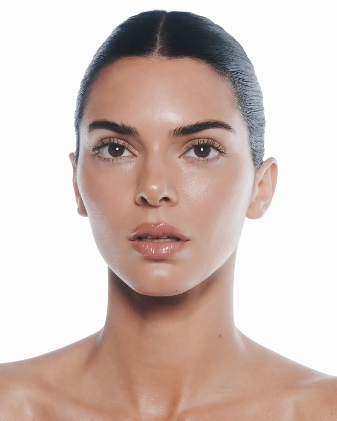 Kendall Jenner Brings Glass Skin On The Go With Anua
