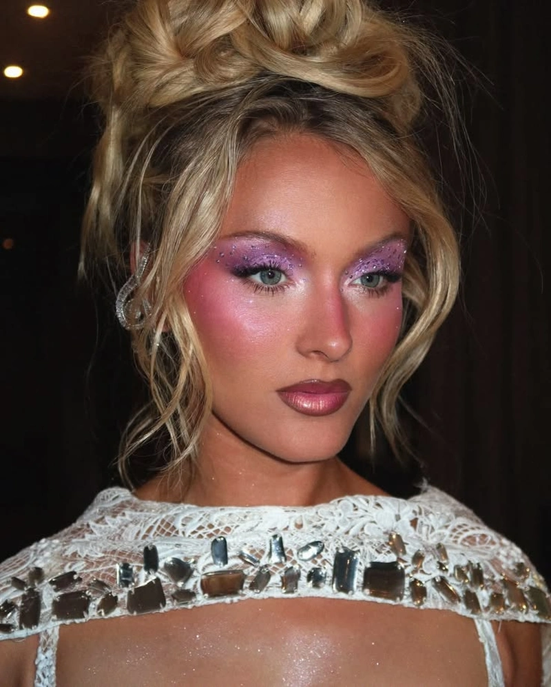 Zara Larsson Turns Technicolor Makeup Into A Full-Body Sugar Rush 4 Zara Larsson Turns Technicolor Makeup Into A Full-Body Sugar Rush 4