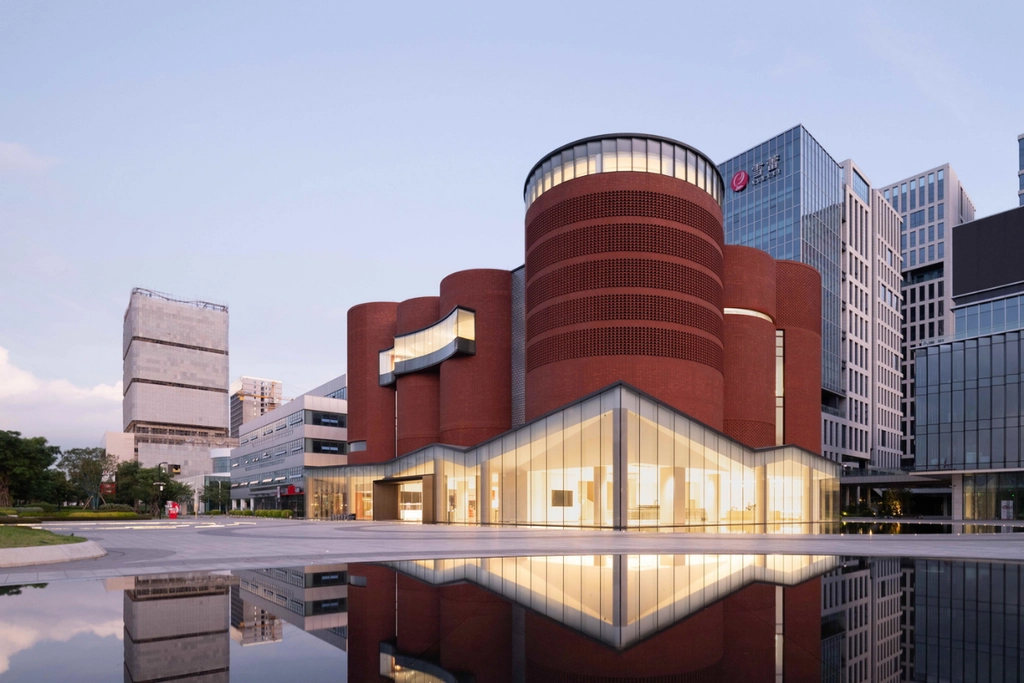 museum luxury art collecting