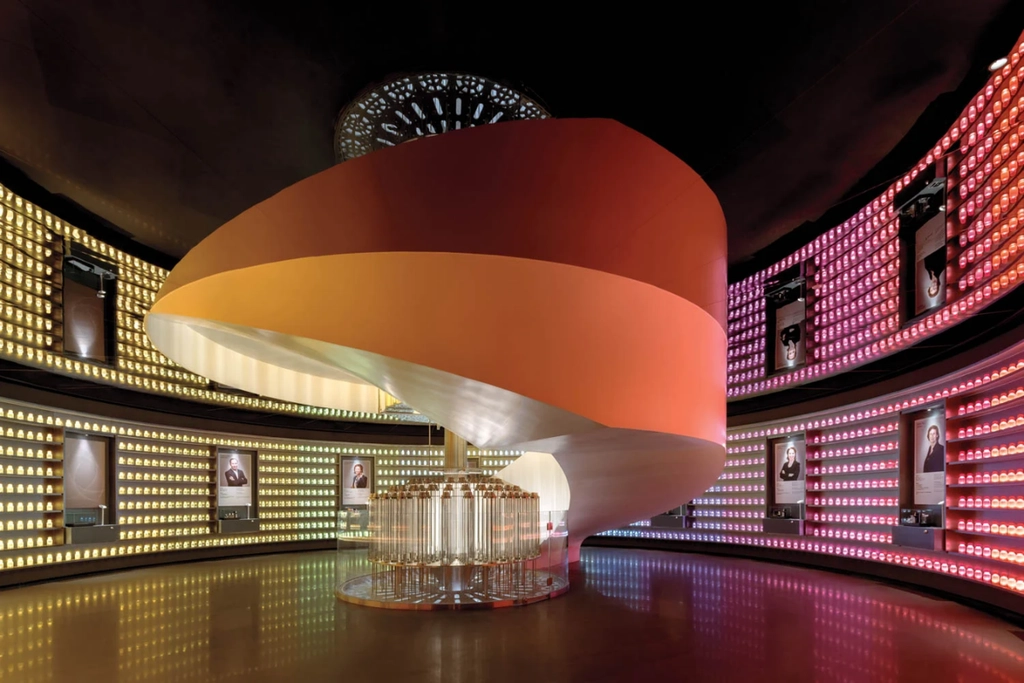 museum luxury art collecting