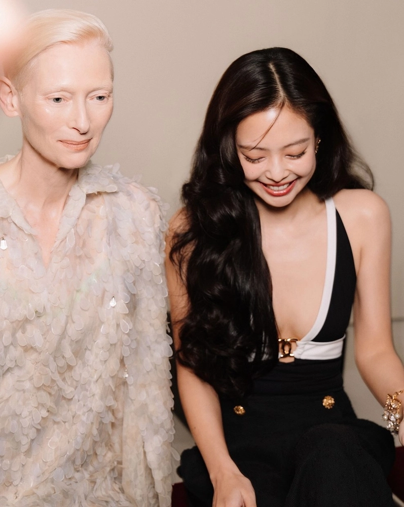 Tilda Swinton and Jennie Chanel Métiers d'art 2025