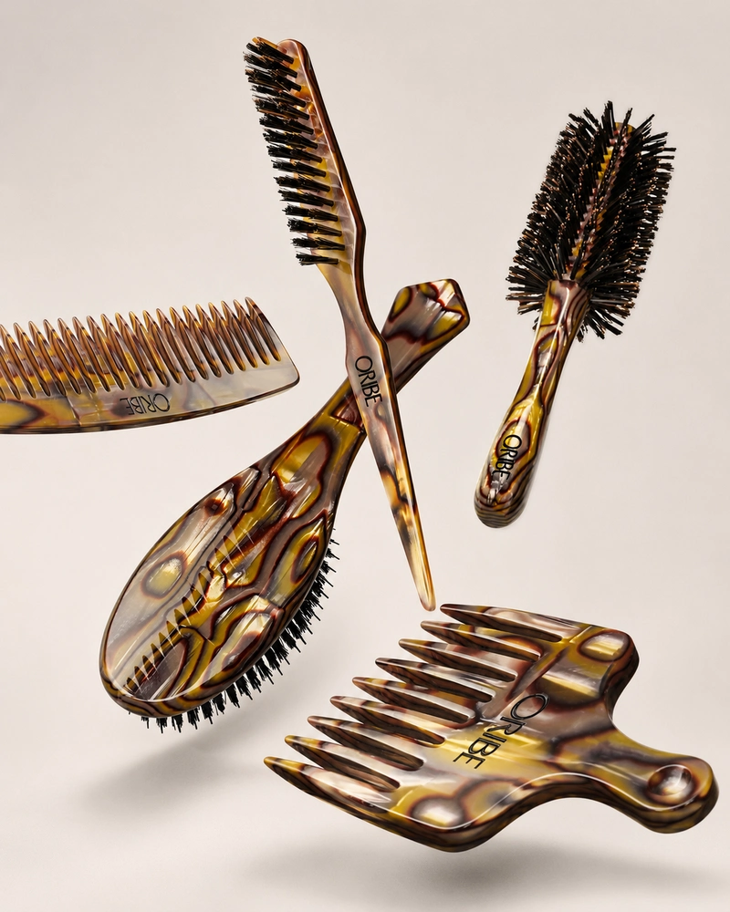Oribe The Luxury Hairbrush Made Scalp Care Bougie 3