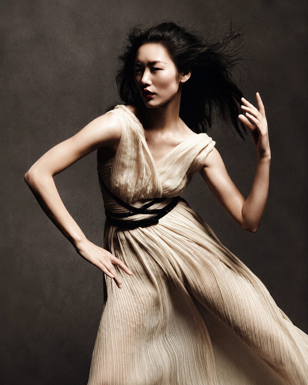 Liu Wen in "Dancing in the Soul" for Vogue China's May 2012 curved line 7
