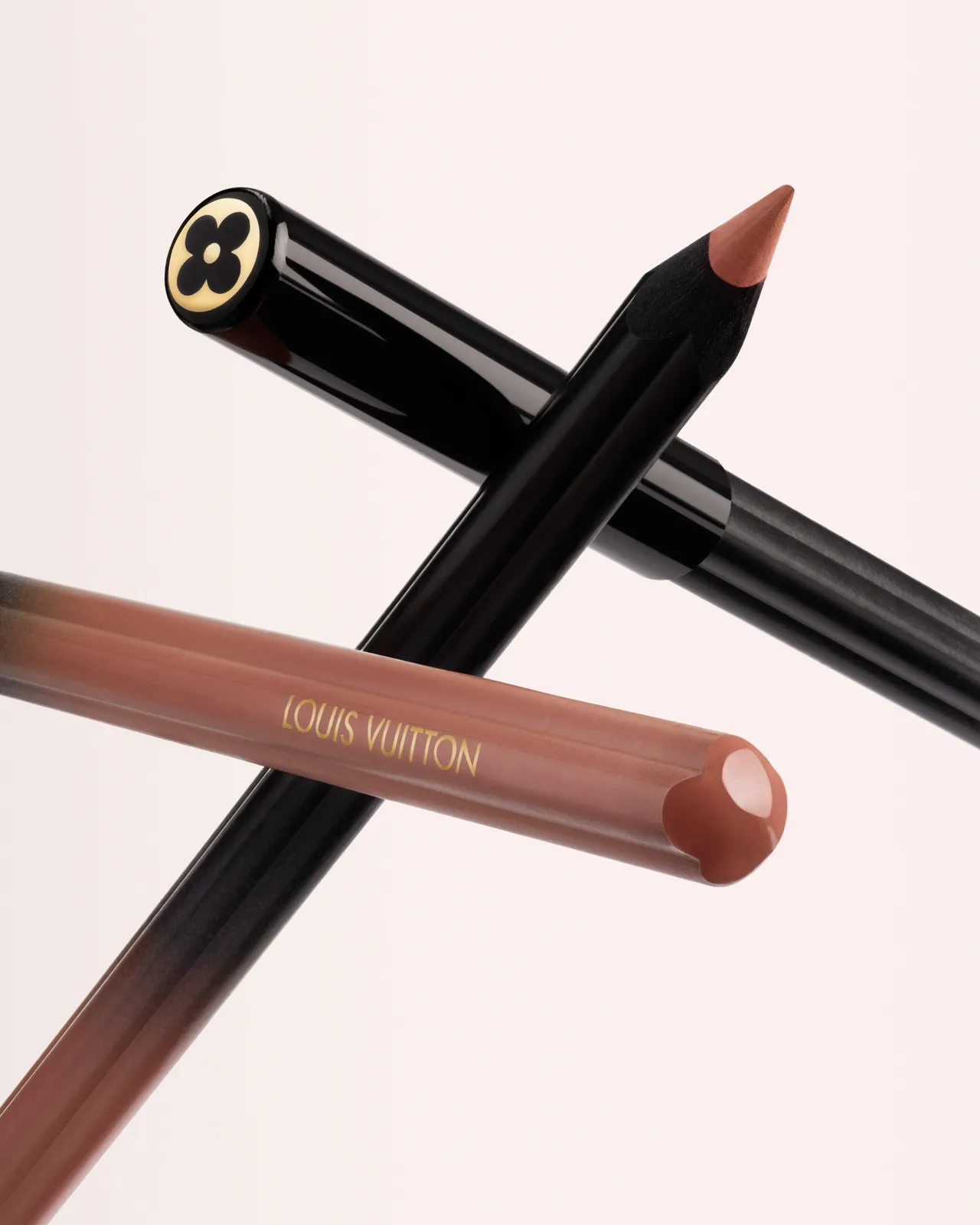 Beige Atlas 190: A classic beige-brown neutral shade LV Crayon