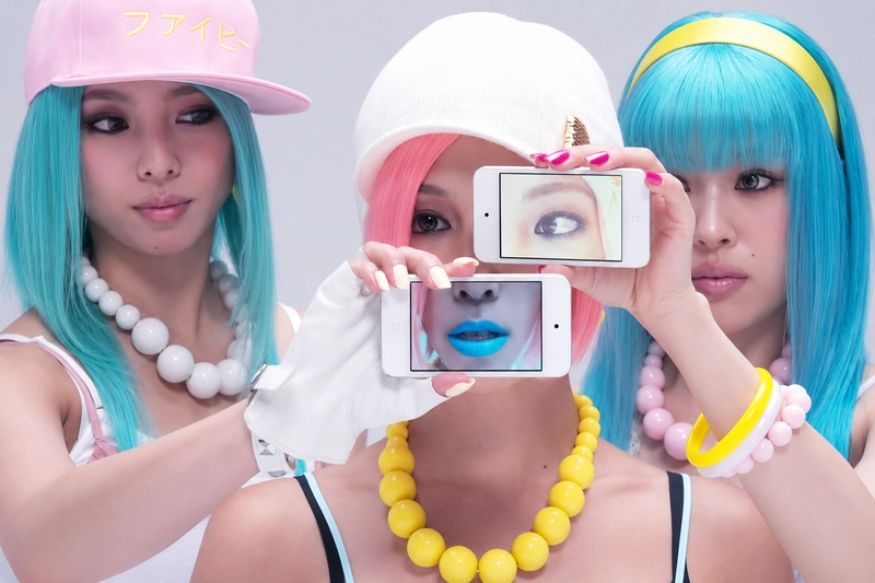 F5ve "I Choose You " music video Color Outside the Lines With the Fantasy-Lip Art Trend 0