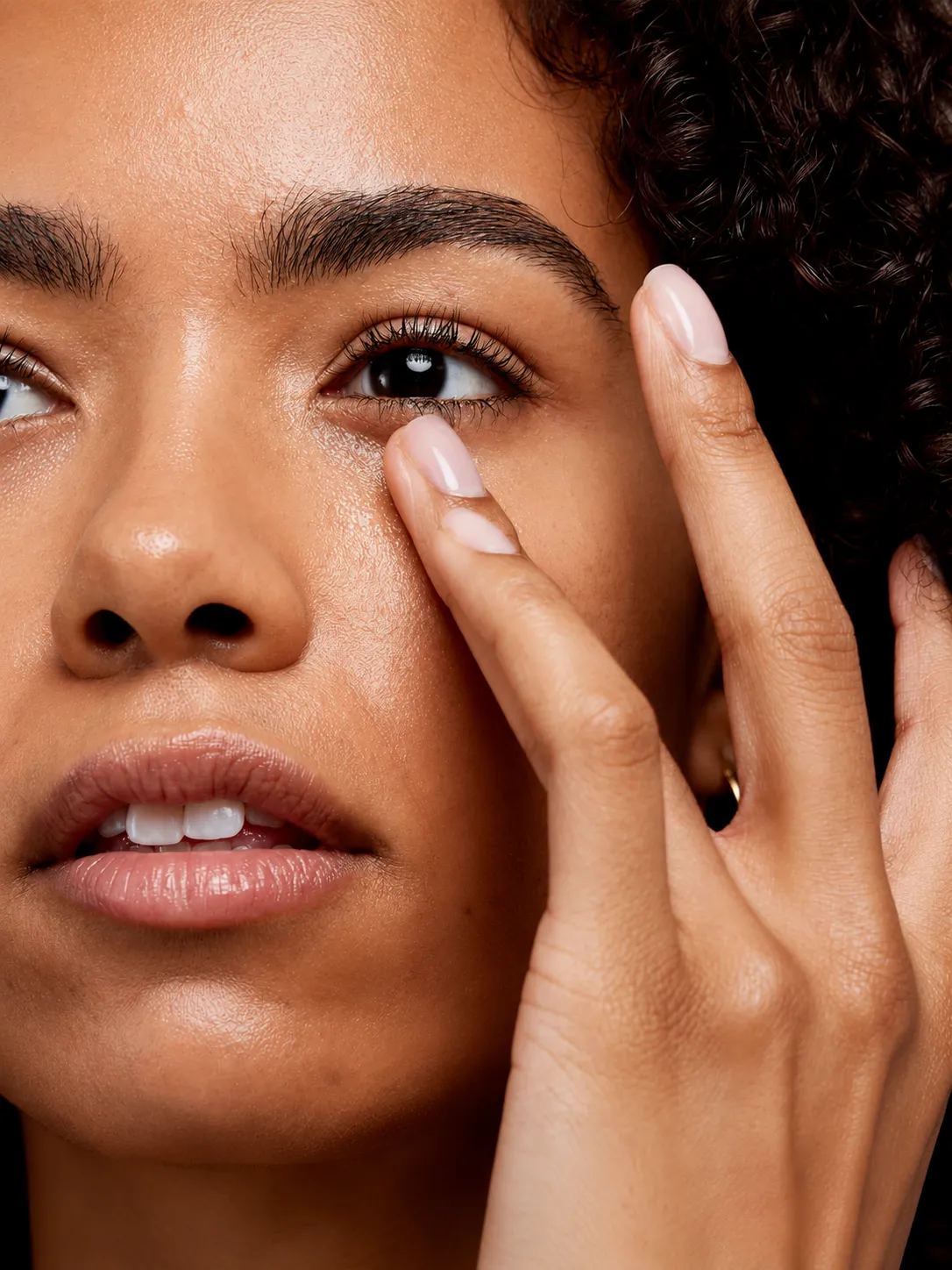 How Can You Make the Eye Area Look Brighter and Fresher?