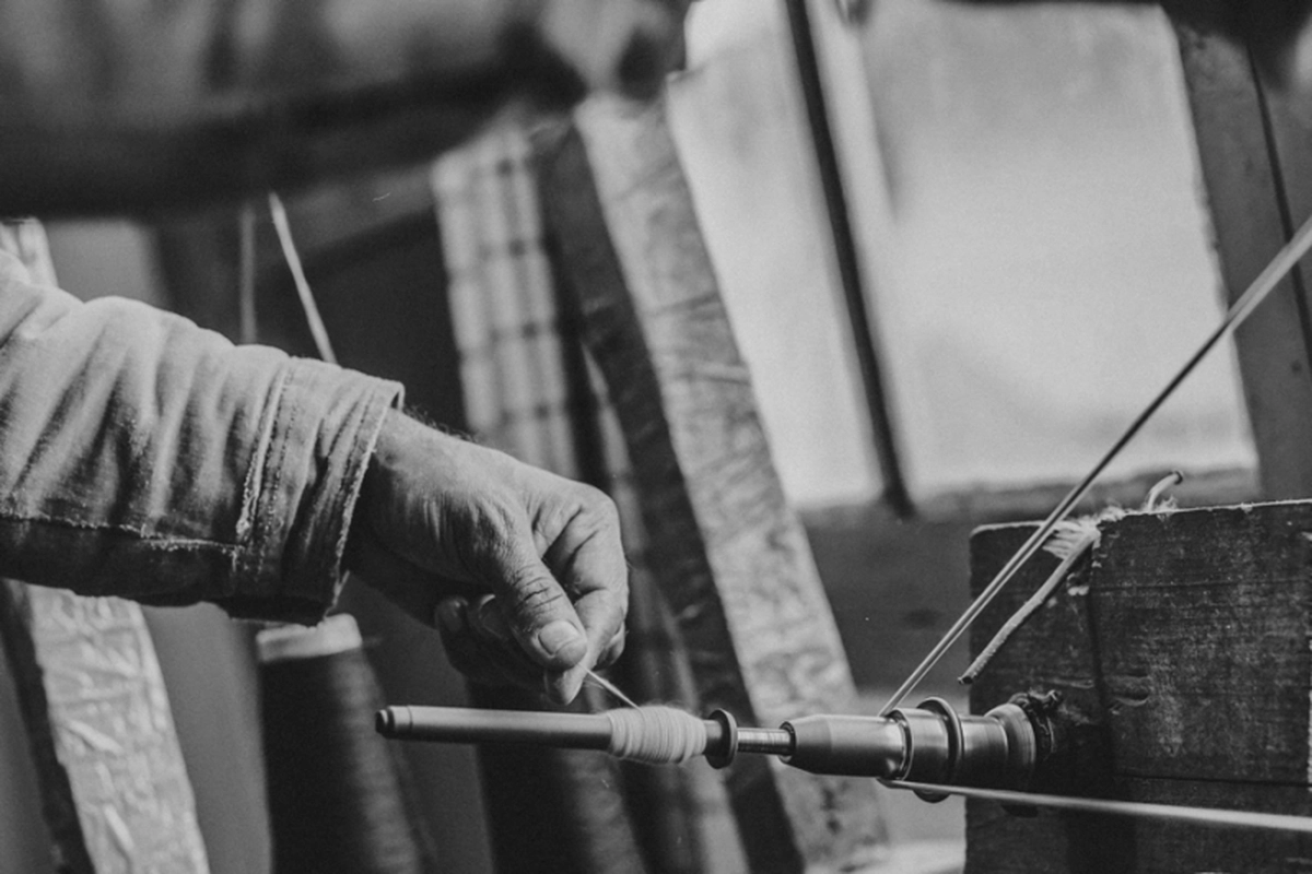 Preparing warp threads for a weaving loom flannel fabric 3