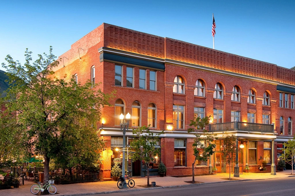 Hotel Jerome Aspen Art Fair