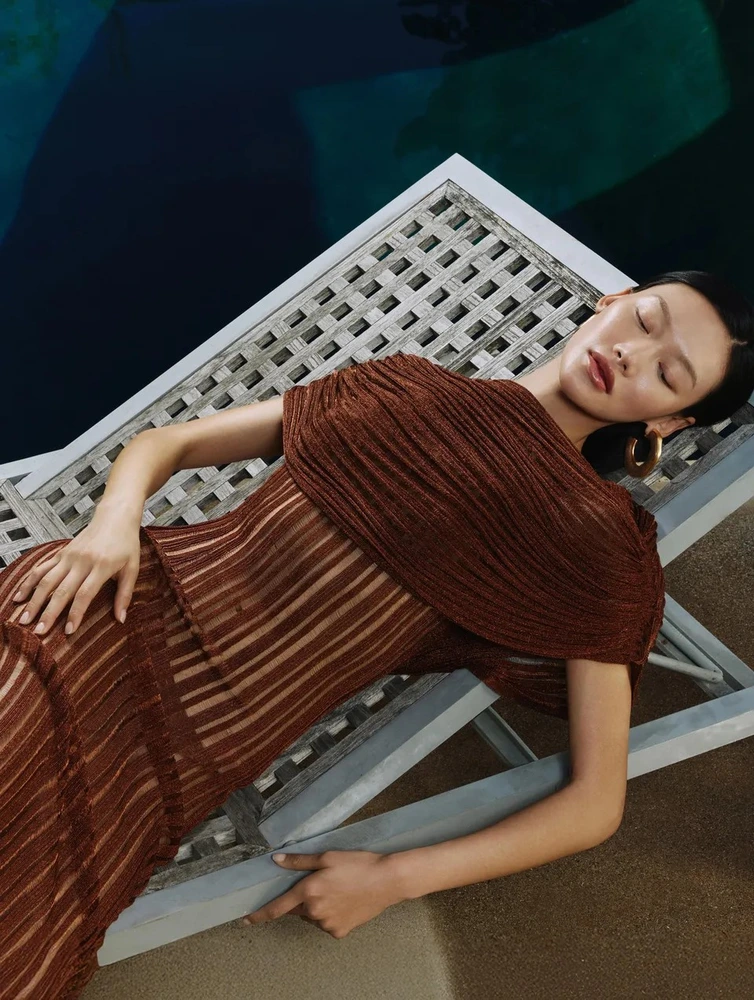 Column Dress Trend Feels Like Sunlight Letting Go 