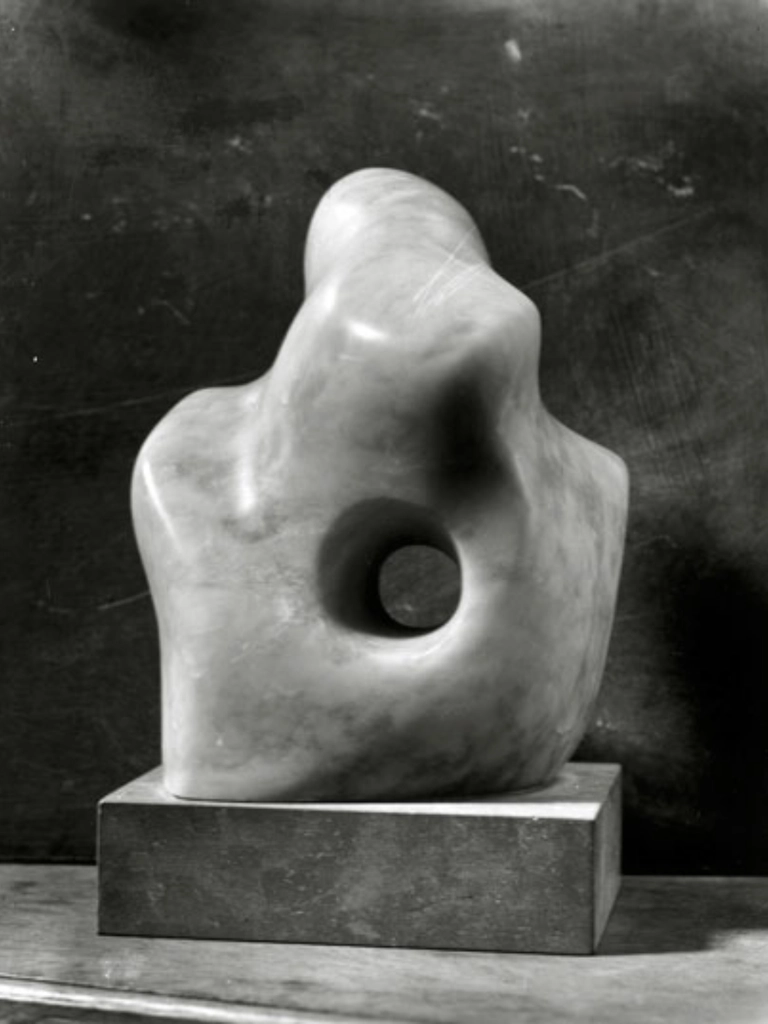 Pierced Form, Pink alabaster, 1932 (BH 35), destroyed in war Barbara Hepworth