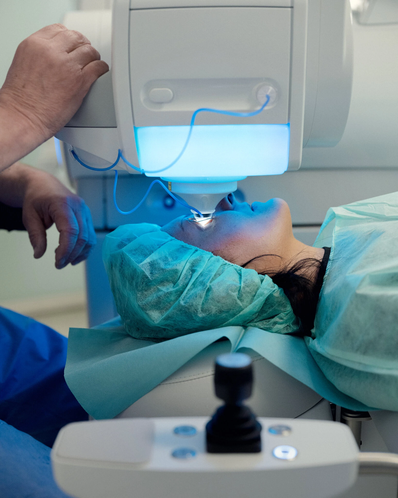 Francis Ferrari clinic Eye Color Surgery 4