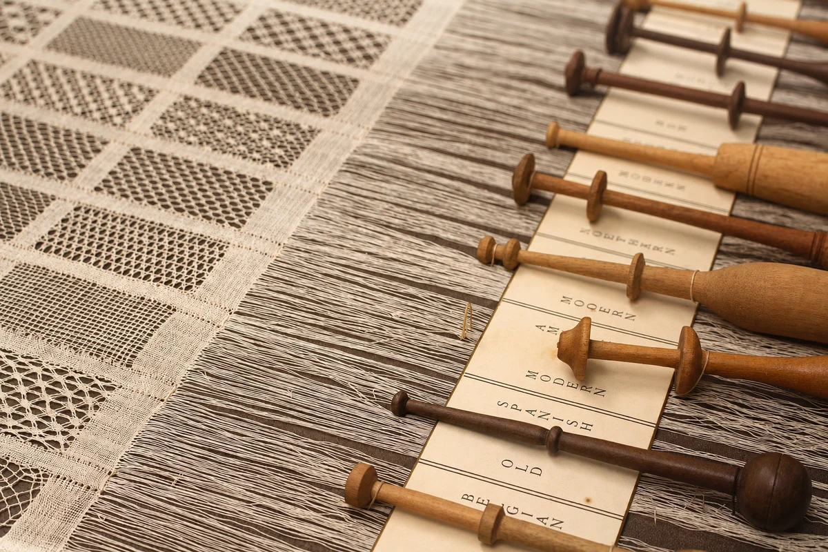 Sampler of bobbin lace lace fabric 1