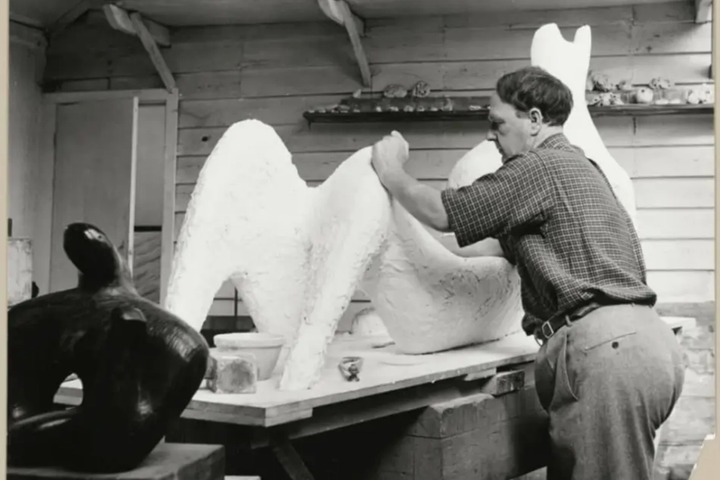 modern sculpture Henry Moore