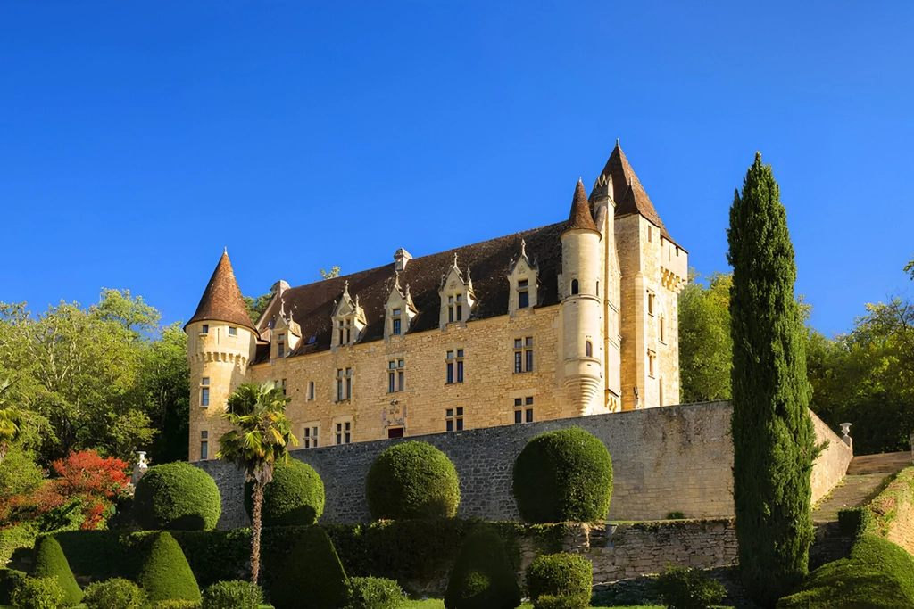 Sarlat-la-Canéda château castle luxury lifestyle