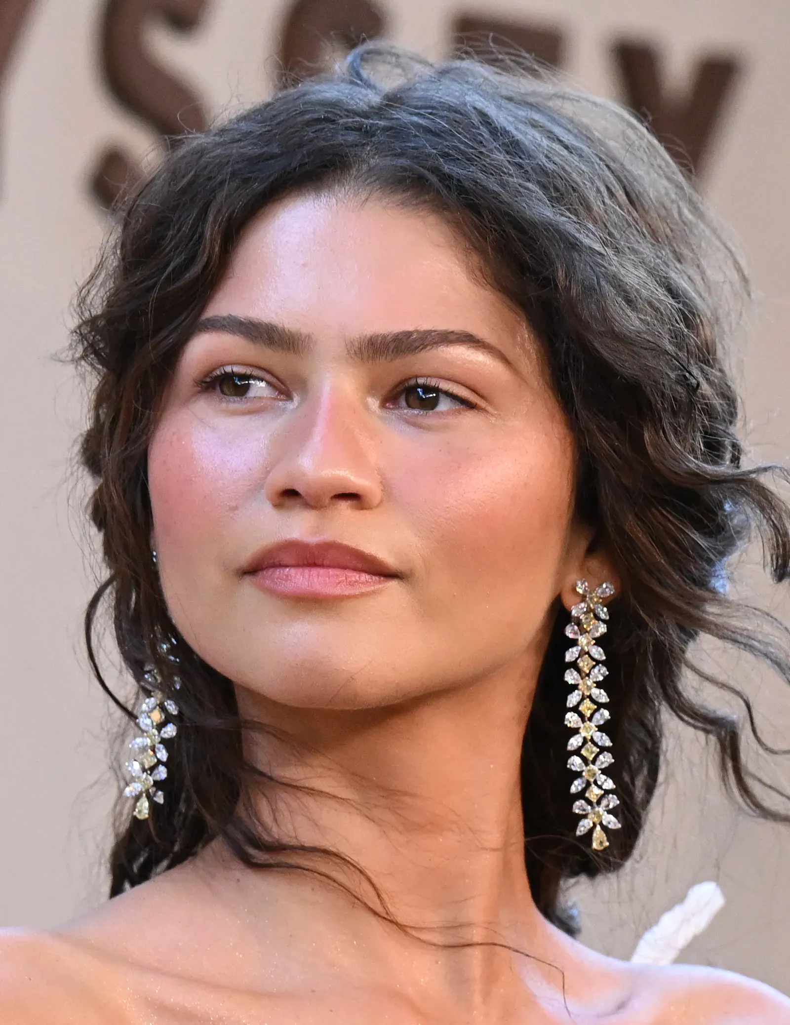 Zendaya’s Athena makeup looks Zendaya’s Athena makeup looks