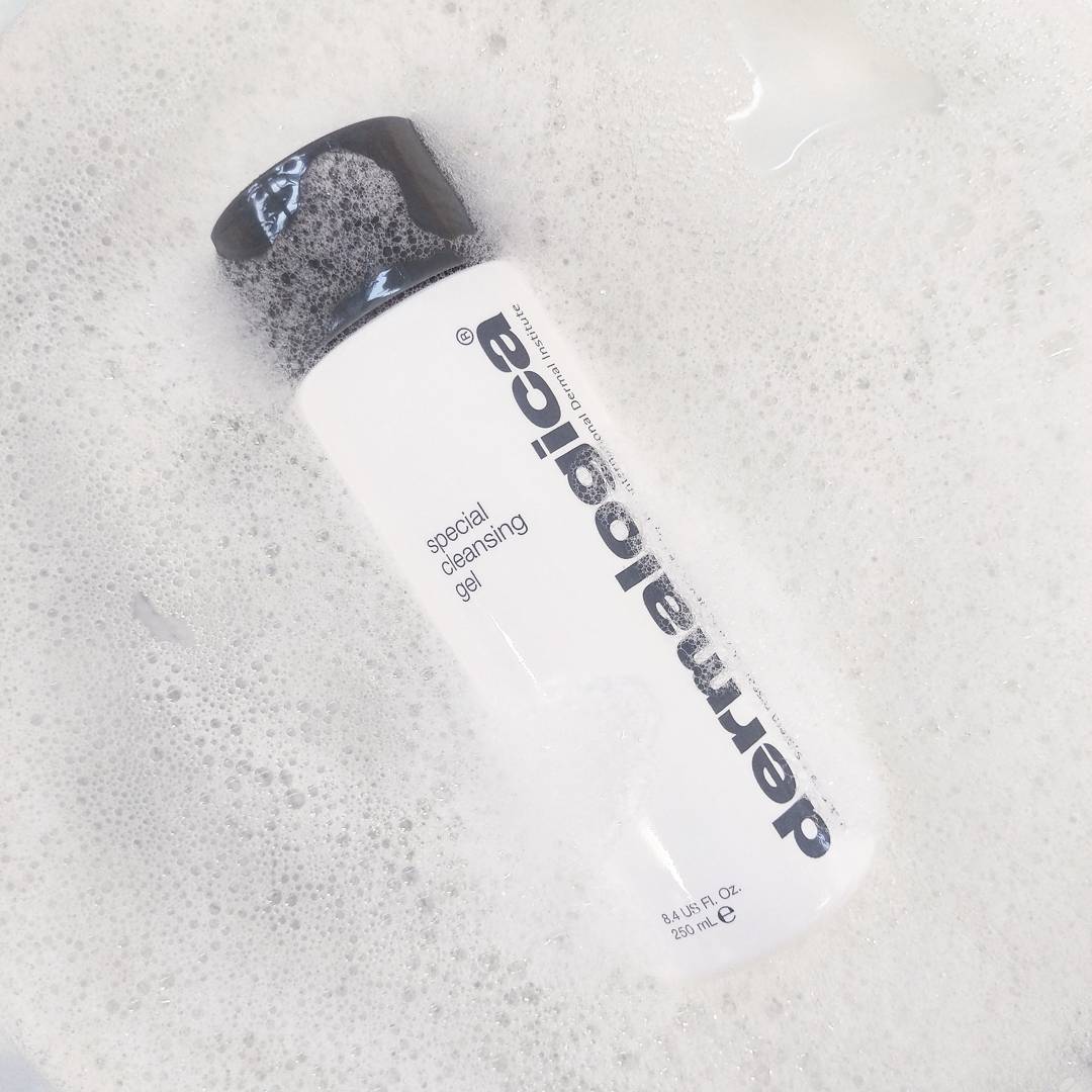 Face Washes for Dry Skin That Respect the Barrier