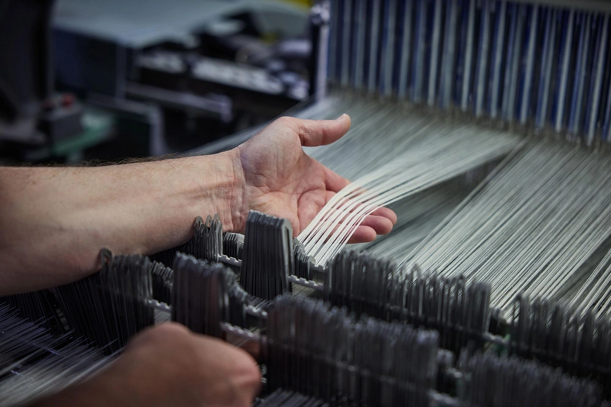Warp threads on a weaving loom satin fabric 4