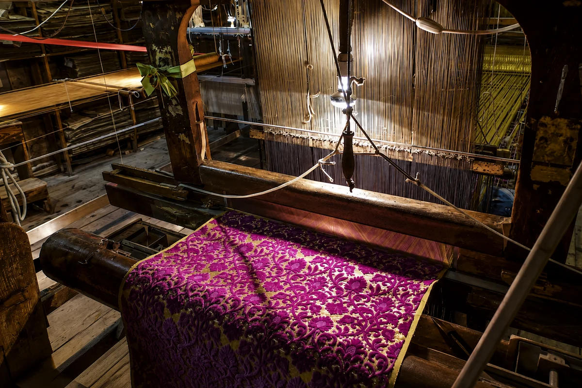 Velvet weaving on a traditional loom at Tessitura Luigi Bevilacqua in Venice velvet fabric 5