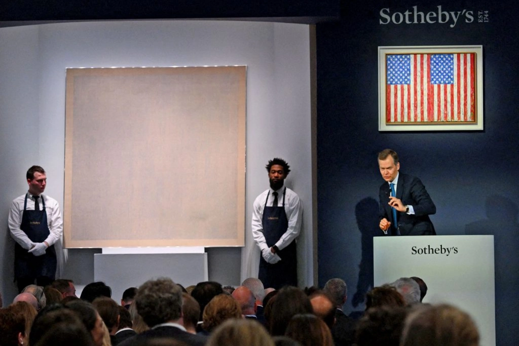 Sotheby’s auctioneer Oliver Barker takes bids for Agnes Martin’s painting Grey Stone II during Sotheby’s auction of the Emily Fisher Landau collection in New York City on November 8, 2023 Minimalism