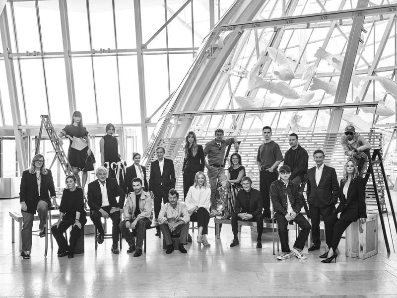 The jury gathered at the Fondation Louis Vuitton included LVMH creative figures such as Jonathan Anderson, Sarah Burton, Maria Grazia Chiuri, Nicolas Ghesquière, Jack McCollough and Lazaro Hernandez, Phoebe Philo, Michael Rider and Pharrell Williams, alongside Delphine Arnault and other senior figures connected to the group. LVMH Prize 7