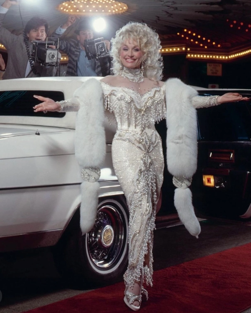 Dolly Parton: The Town Tramp Fantasy