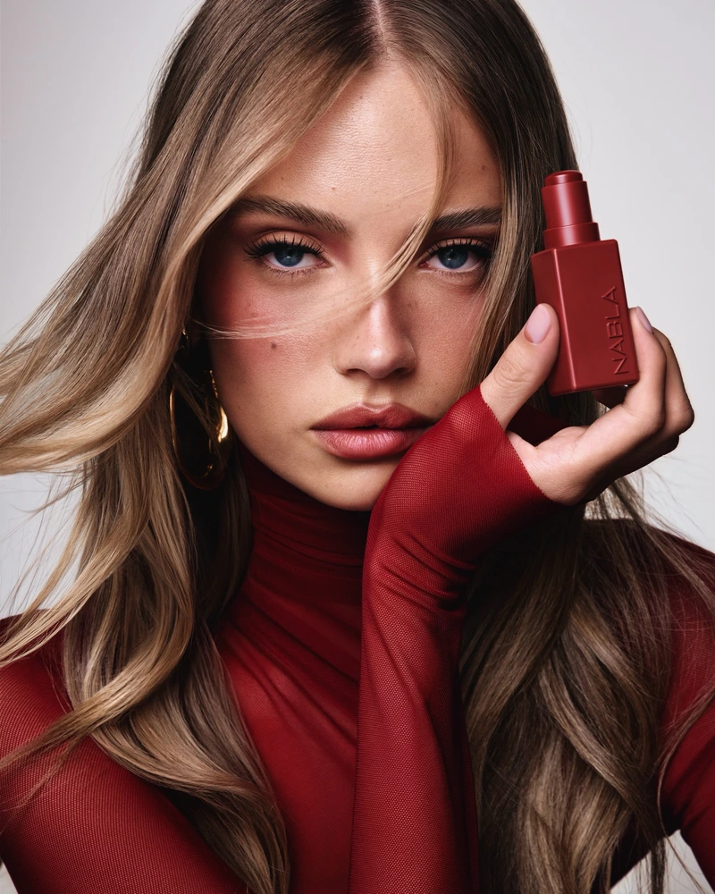 Cranberry Blush Makes This Fall Look Slightly Drunk