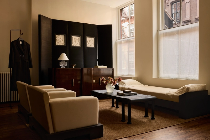 Rùadh established its first permanent physical home at 160 Mercer Street, using an appointment-led showroom format. Retail Boom in New York 7