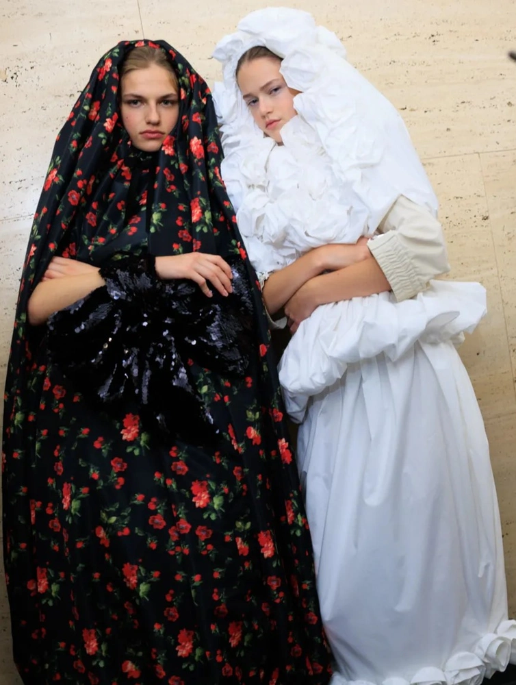 Simone Rocha SS27: Hopelessly Devoted to You