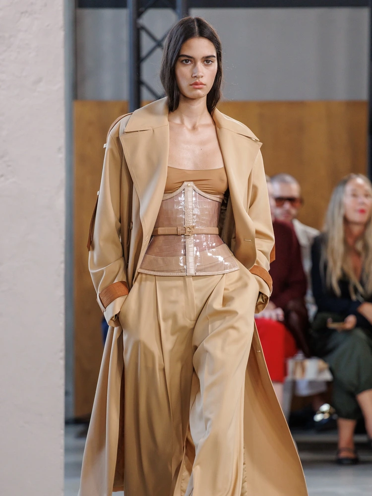 Elisabetta Franchi SS27: Glamour Learns to Stretch